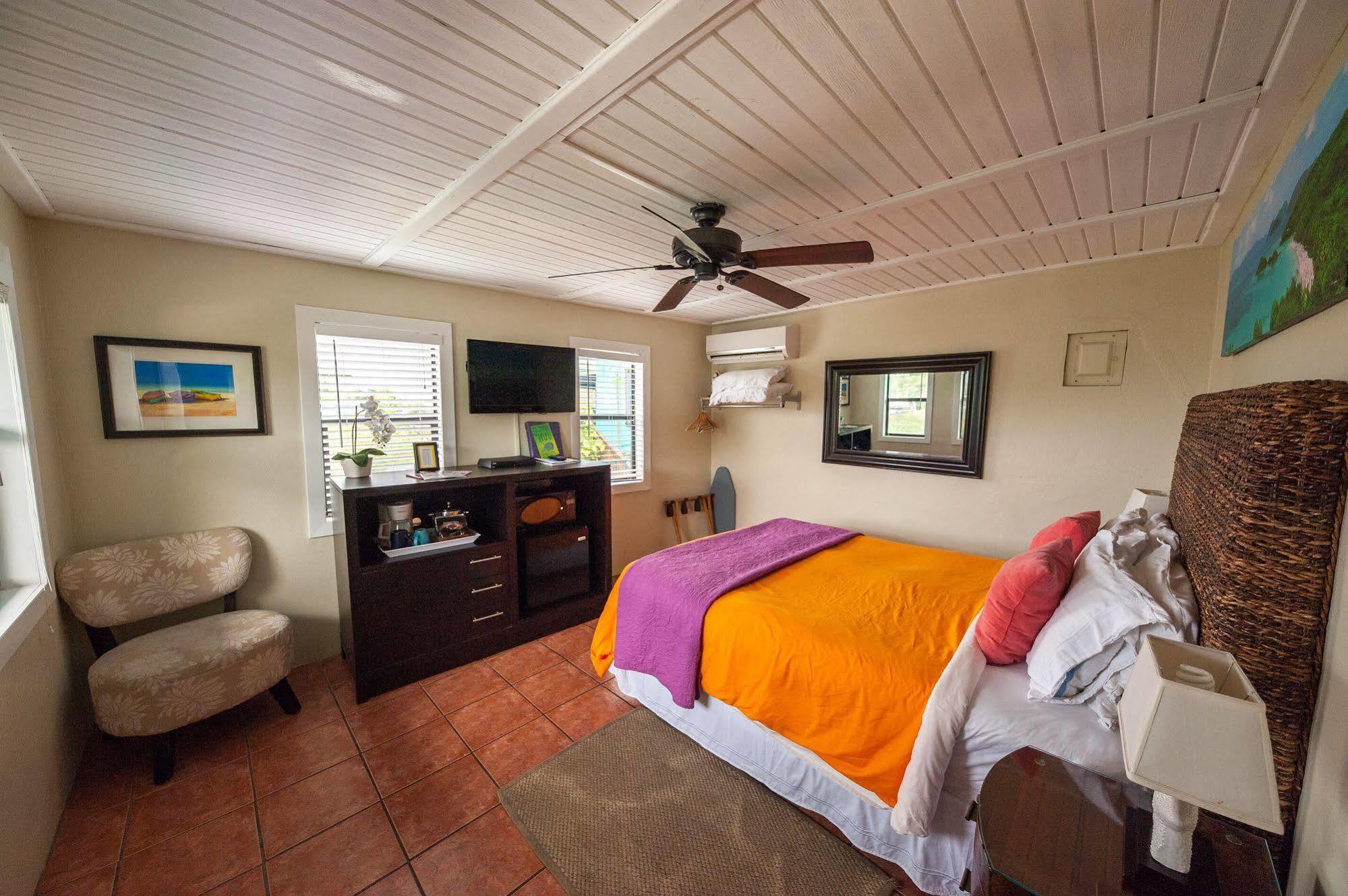 St. John Inn Cruz Bay Екстер'єр фото